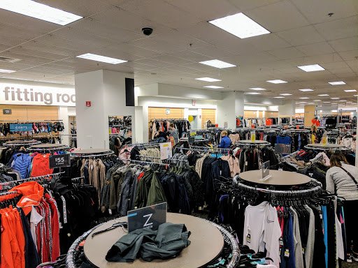 Department Store «Nordstrom Rack Chicago Avenue», reviews and photos, 101 E Chicago Ave, Chicago, IL 60611, USA