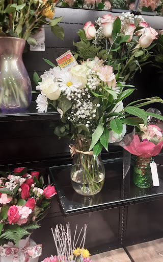 Grocery Store «Kroger», reviews and photos, 525 E Clifty Dr, Madison, IN 47250, USA