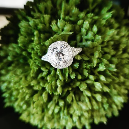 Jewelry Store «Williams Diamond Center», reviews and photos, 2823 London Rd # 4, Eau Claire, WI 54701, USA