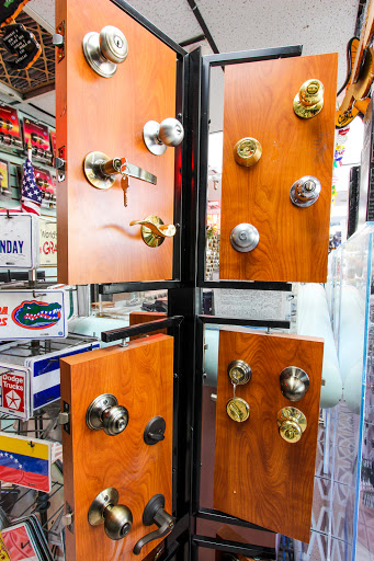 Locksmith «Cerrajeria Caraballo Locksmith Miami», reviews and photos, 1270 SW 8th St, Miami, FL 33135, USA