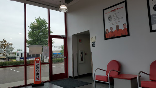 Tire Shop «Discount Tire Store - Brooklyn Center, MN», reviews and photos, 1450 Shingle Creek Pkwy, Brooklyn Center, MN 55430, USA