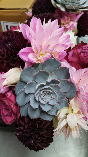 Florist «Countryside Floral & Garden», reviews and photos, 1420 NW Gilman Blvd #1, Issaquah, WA 98027, USA