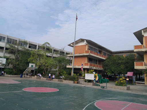 โรงเรียนดลวิทยา