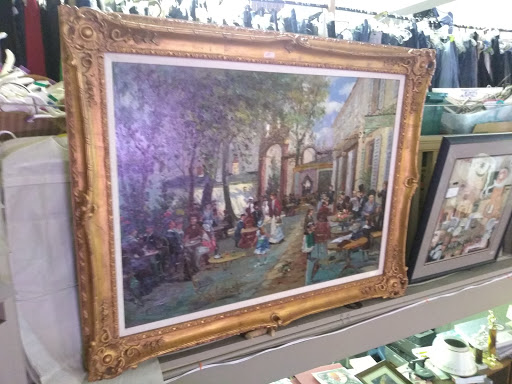 Thrift Store «Avenue Thrift Store», reviews and photos, 927 Minnesota Ave, Kansas City, KS 66101, USA