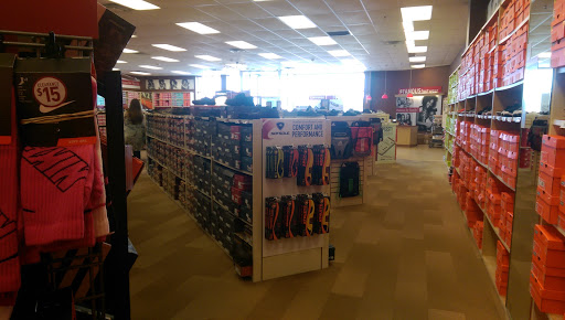 Shoe Store «Famous Footwear», reviews and photos, 179 Levittown Pkwy, Levittown, PA 19055, USA