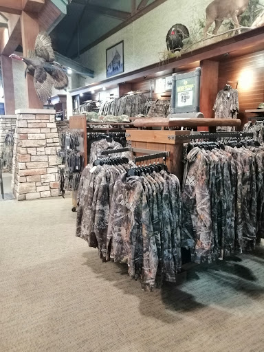 Sporting Goods Store «Bass Pro Shops», reviews and photos, 4500 Baldwin Rd, Auburn Hills, MI 48326, USA