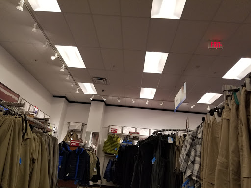 Sportswear Store «Columbia Sportswear Store - Gilroy, CA», reviews and photos, 681 Leavesley Rd d135, Gilroy, CA 95020, USA