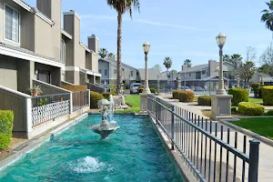 Heron Pointe Apartments & Townhomes image