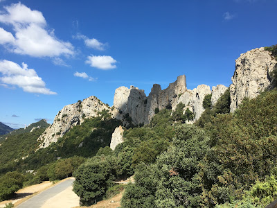 Parking gratuit du château à Duilhac-sous-Peyrepertuse