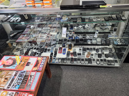 Cell Phone Store «GSM Solutions Inc», reviews and photos, 7010 W Belmont Ave, Chicago, IL 60634, USA