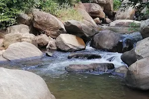 Aluru Waterfalls image