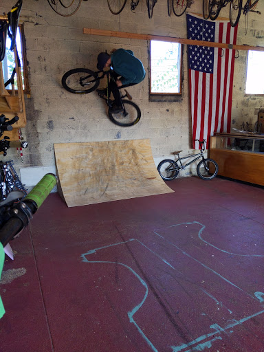 Bicycle Store «Belmar Bike Shop», reviews and photos, 1318 Main St, Belmar, NJ 07719, USA