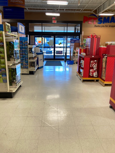 Pet Supply Store «PetSmart», reviews and photos, 351 Loucks Rd, York, PA 17404, USA
