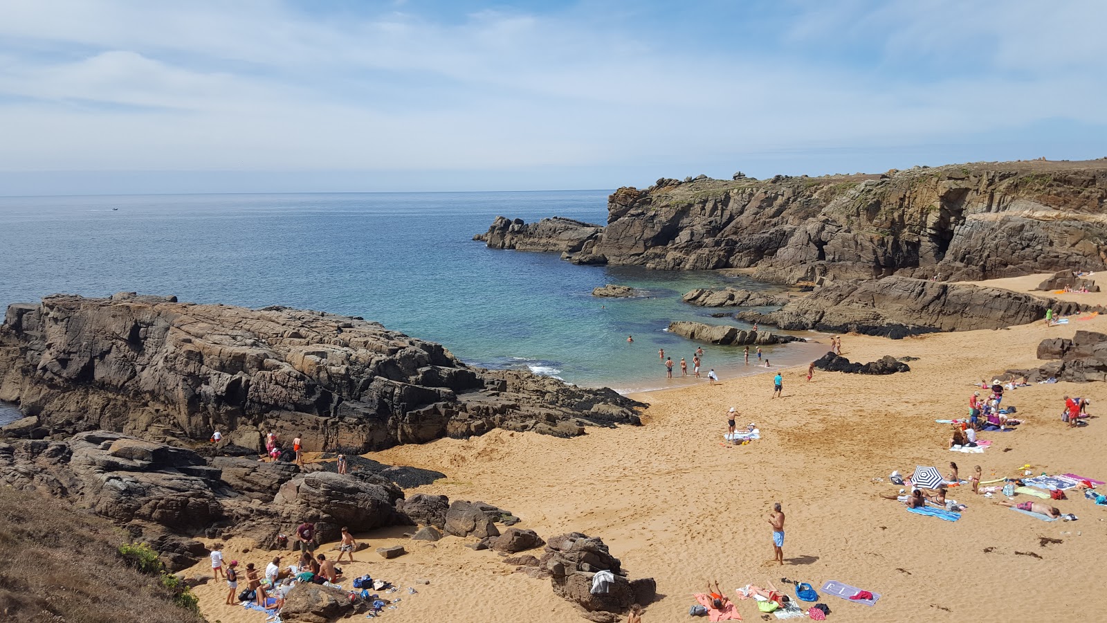 Foto di Plage de la Belle Maison con una superficie del sabbia beige