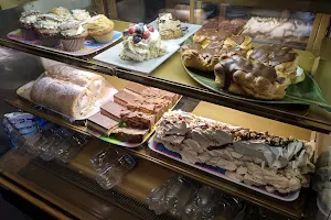 Liz's Cafe & Bakery image