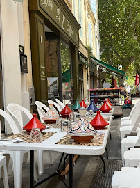 Atmosphère du Restaurant marocain GOÛTS ORIENTAUX à Arles - n°18
