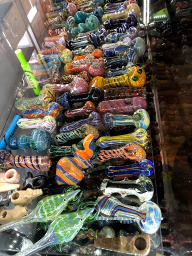 Tobacco Shop «Happy Clouds Smoke Shop», reviews and photos, 7205 N Lamar Blvd #200, Austin, TX 78752, USA