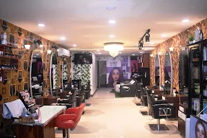 Holy Snip Unisex Salon image