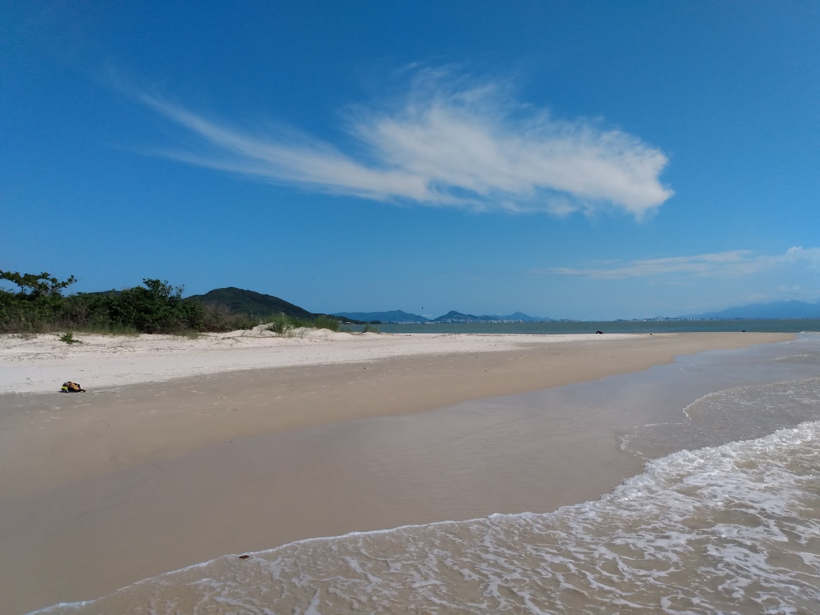Fotografija Praia do Pontal z dolga ravna obala