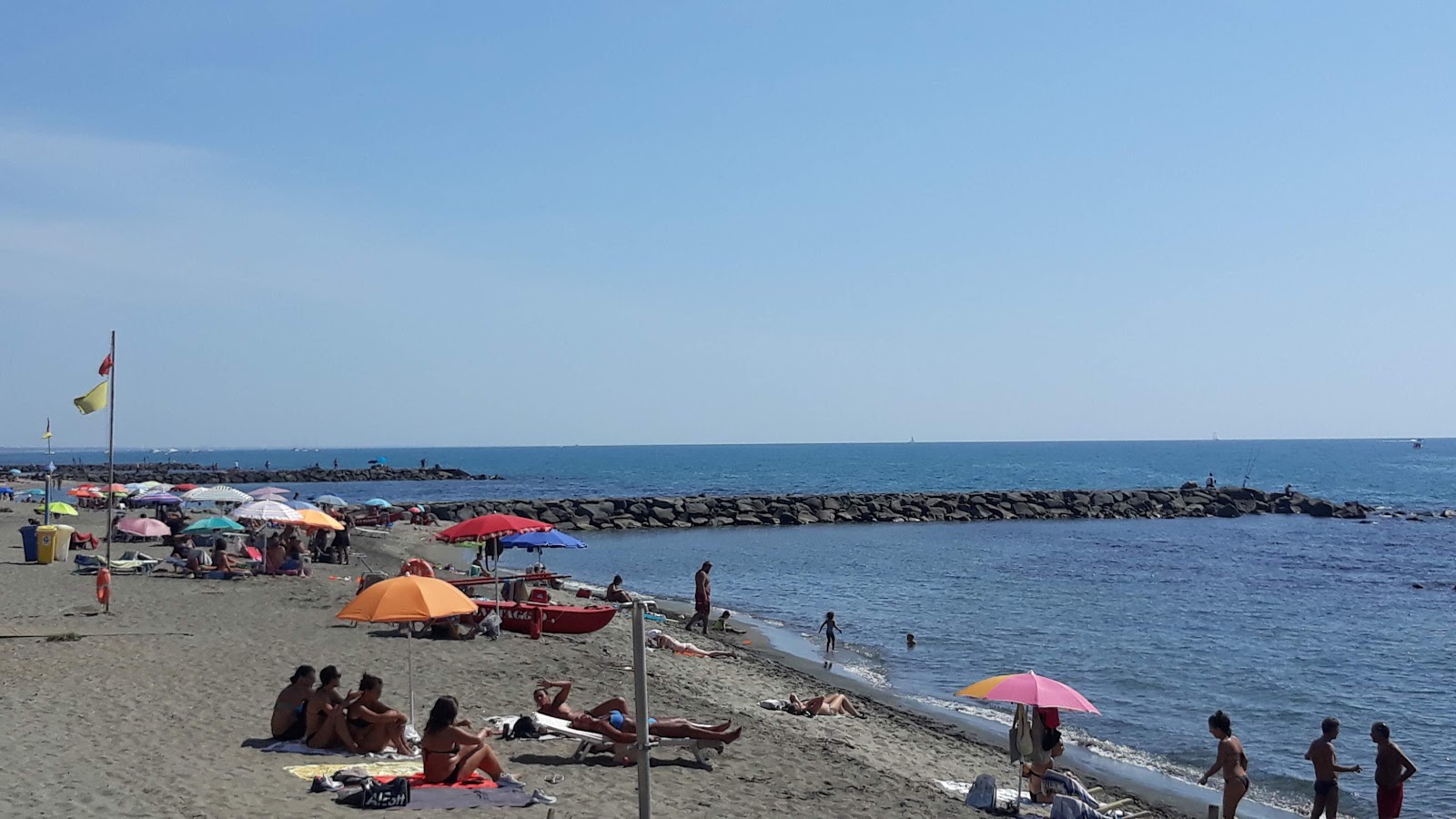 Zdjęcie Ostiia beach II z powierzchnią brązowy piasek