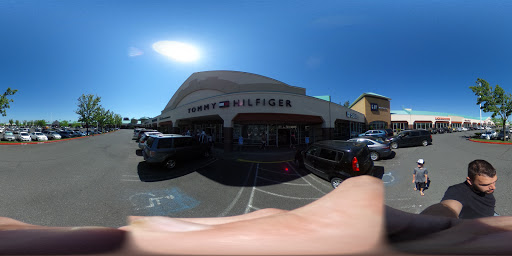 Clothing Store «Tommy Hilfiger», reviews and photos, 450 NW 257th Ave, Troutdale, OR 97060, USA