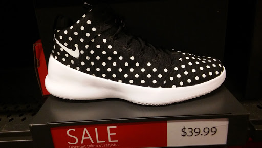 Clothing Store «Nike Factory Store», reviews and photos, 4976 Premium Outlets Way #800, Chandler, AZ 85226, USA