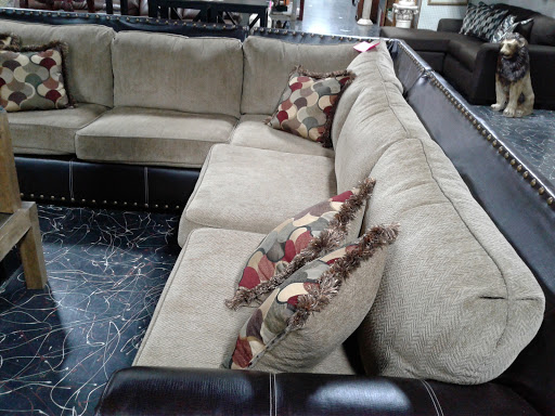 Flea Market «Springfield Flea Market & Gifts», reviews and photos, 1325 E Trafficway St, Springfield, MO 65802, USA