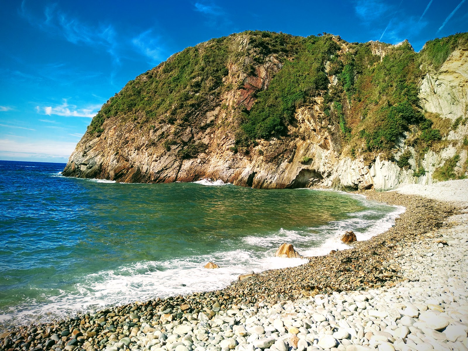 Foto von Cala de Salencia mit graue kiesel Oberfläche