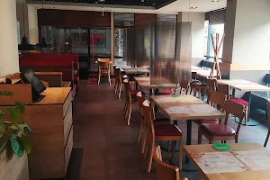 Pizza Hut Gdynia Świętojańska image