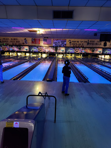 Bowling Alley «McKinley Lanes Bowling Center», reviews and photos, 2666 Robbins Ave, Niles, OH 44446, USA