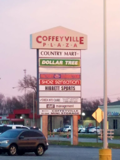 Grocery Store «Country Mart», reviews and photos, 1000 Hall St, Coffeyville, KS 67337, USA