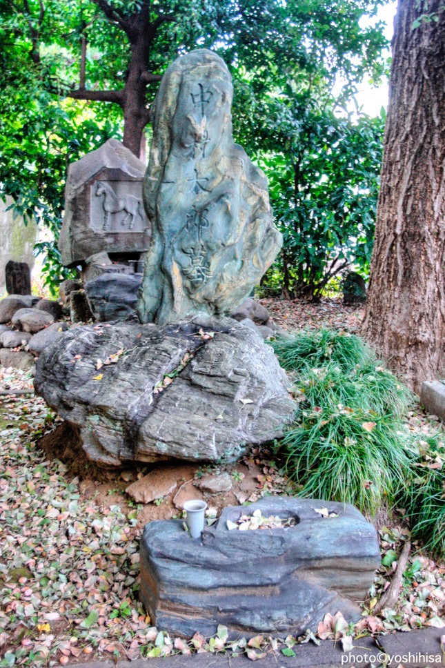 中村太郎の墓と大久保家・馬の墓