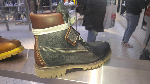 Clothing Store «Kith Brooklyn», reviews and photos, 233 Flatbush Ave, Brooklyn, NY 11217, USA