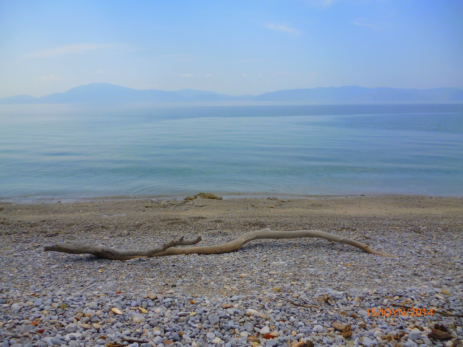 Zdjęcie Dafnonta 2 beach z powierzchnią małe szare kamyczki
