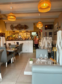 Atmosphère du Restaurant méditerranéen Le Dauphin à Le Grau-du-Roi - n°3