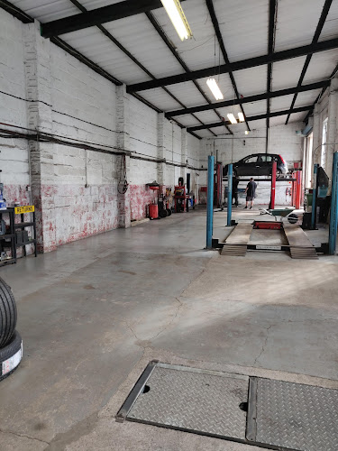 Briant Tyres - Westerleigh - Tire shop