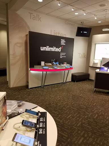 Cell Phone Store «Verizon», reviews and photos, 1051 S Green Valley Rd, Watsonville, CA 95076, USA