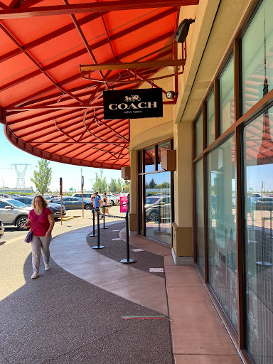 Shopping Mall «Woodburn Premium Outlets», reviews and photos, 1001 N Arney Rd, Woodburn, OR 97071, USA