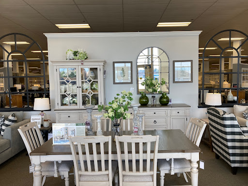 Furniture Store «Raymour & Flanigan Furniture and Mattress Store», reviews and photos, 95 Sunrise Hwy, Patchogue, NY 11772, USA