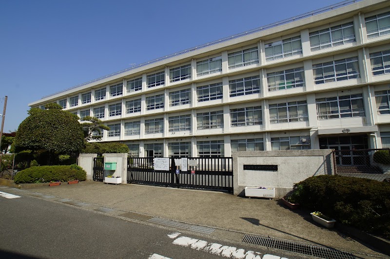 平塚市立神明中学校