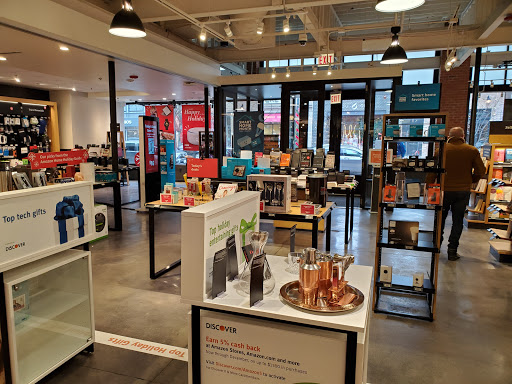 Book Store «Amazon Books», reviews and photos, 3441 N Southport Ave, Chicago, IL 60657, USA