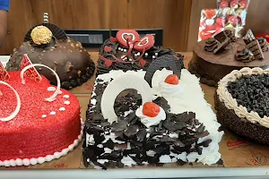 Monjinis cake shop image