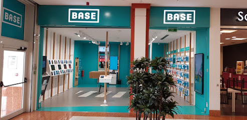 BASE shop Charleroi Ville2