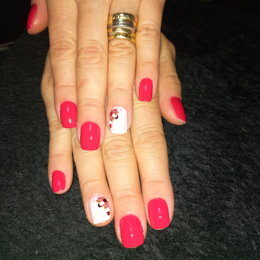 Logo da empresa - Priscila Vitoria Manicure e Pedicure
