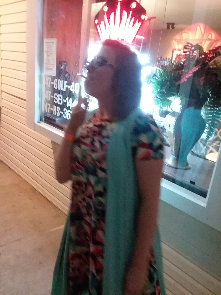 3 Putt Willie's Restaurant/bar 42701