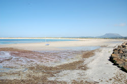 Zdjęcie Magheroarty Beach z powierzchnią turkusowa czysta woda