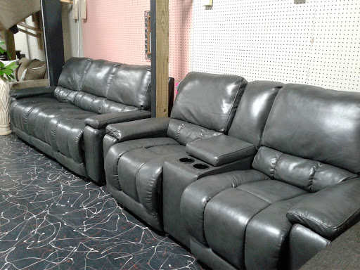 Flea Market «Springfield Flea Market & Gifts», reviews and photos, 1325 E Trafficway St, Springfield, MO 65802, USA