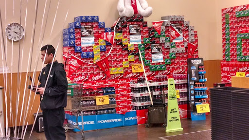 Shopping Mall «Gateway Shopping Center», reviews and photos, 9924 NE Halsey St, Portland, OR 97220, USA