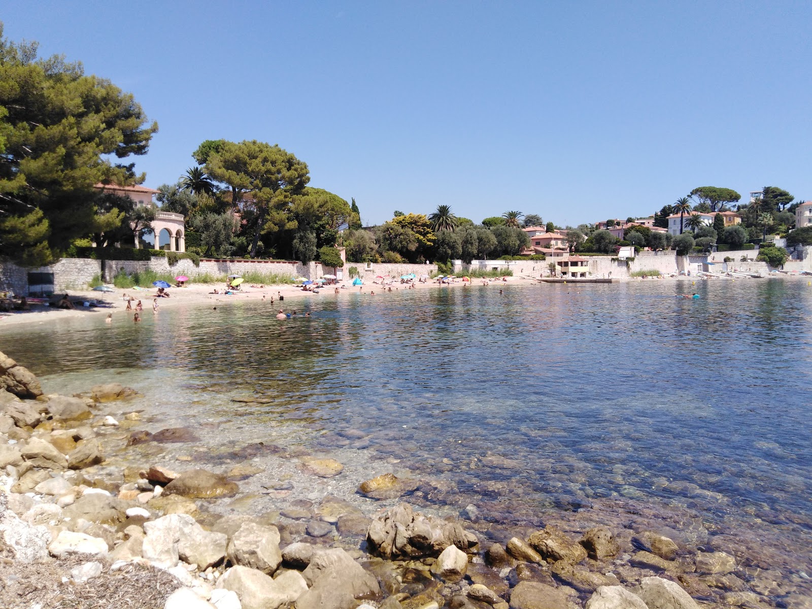 Plage de la Fosse'in fotoğrafı - rahatlamayı sevenler arasında popüler bir yer