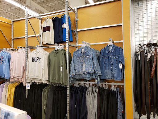 Clothing Store «Old Navy», reviews and photos, 100 Independence Way, Danvers, MA 01923, USA
